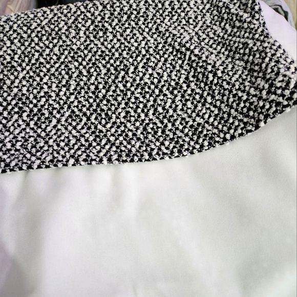 Suzy Shier Asymmetrical Two Tone Popcorn Top For Women Size Medium - Picture 4 of 4